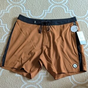 Vuori Peak Boardshort Tumeric Micro Dot NWT